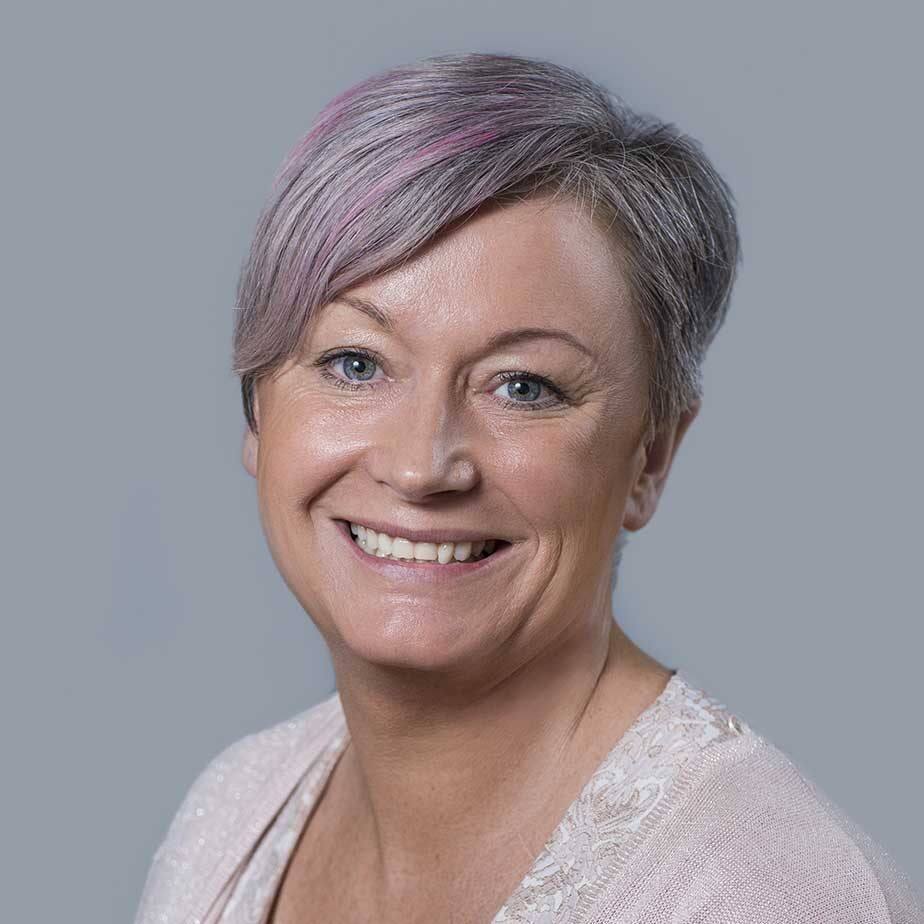 A profile photo of Nuala Ni Chonlain, an employee of Dipont Education